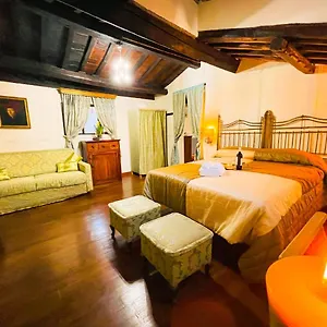  Apartment Piazza Venezia Lulus
